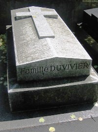 Tombe de Duvivier - cimetière de Rueil.